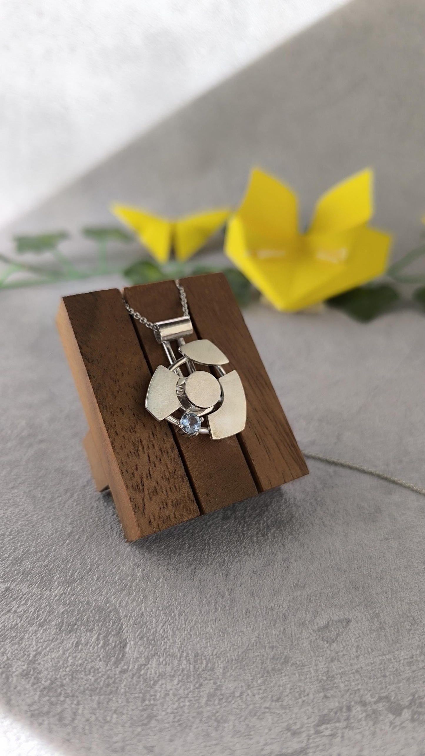 Futuristic spinner Pendant in sterling Silver with Topaz