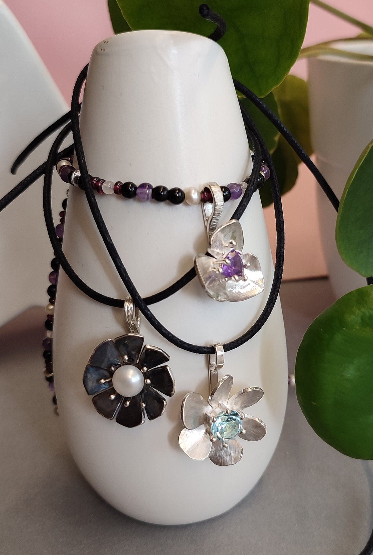 Spinning flower pendant with topaz